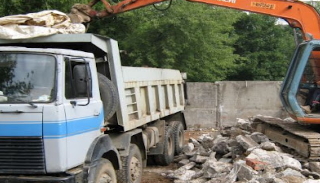 Вывоз строительного мусора с участка в Острогожске недорого от 1558 руб. | 2Землекопа-Стг